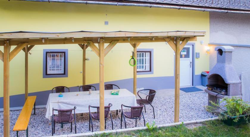 Lesce Hostel Zewnętrze zdjęcie
