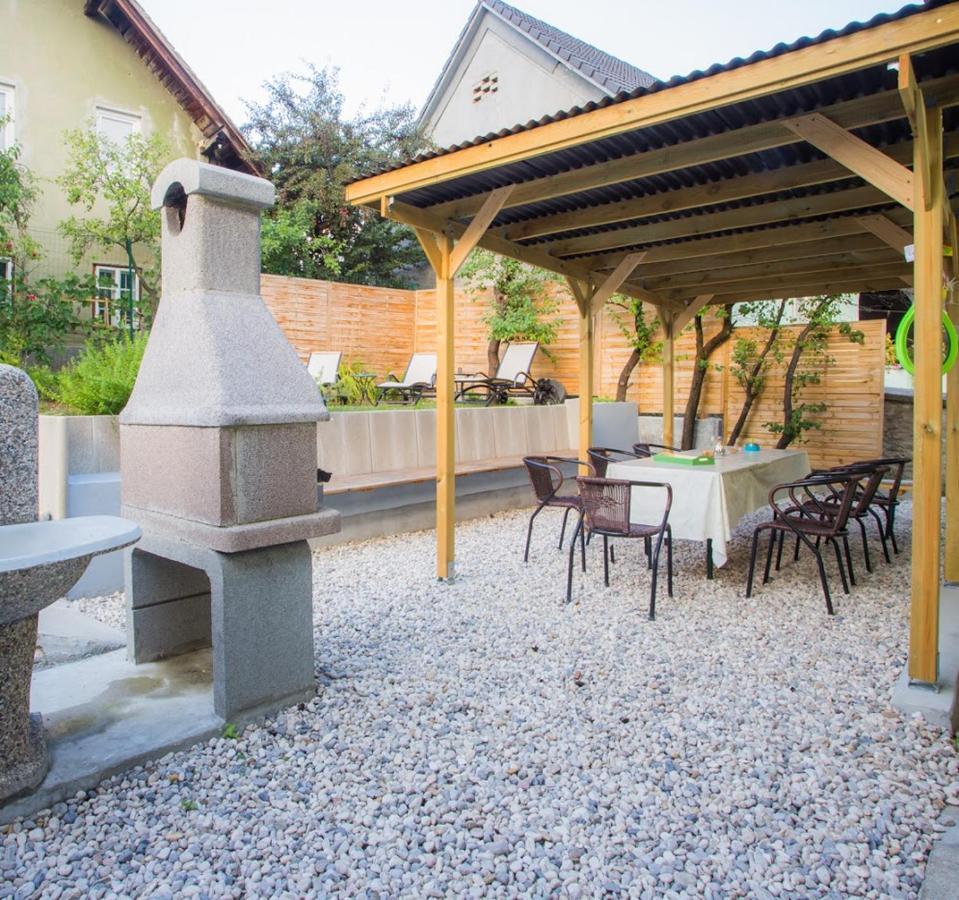 Lesce Hostel Zewnętrze zdjęcie