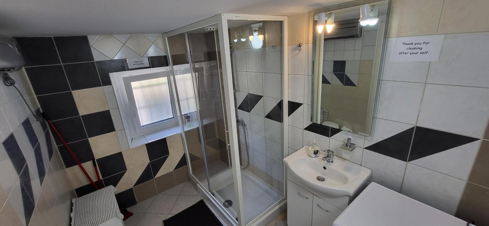 Lesce Hostel Zewnętrze zdjęcie