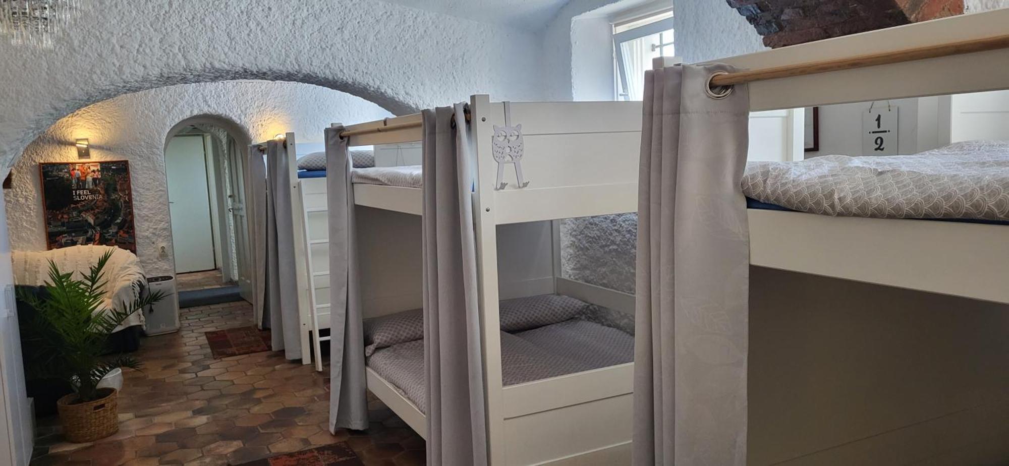 Lesce Hostel Zewnętrze zdjęcie